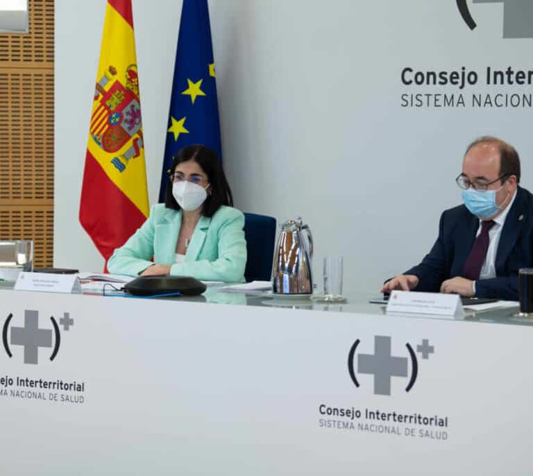 Darias afirma que a final de mayo estará vacunado un "elevado porcentaje" de mayores de 60 años