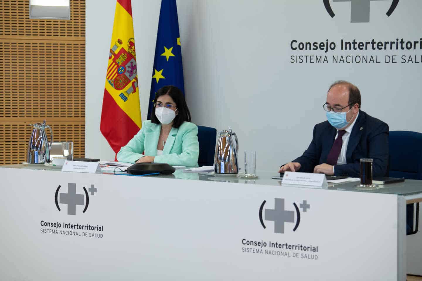 La ministra de Sanidad, Carolina Darias, y el ministro de Política Territorial, Miquel Iceta, en el Consejo Interterritorial.