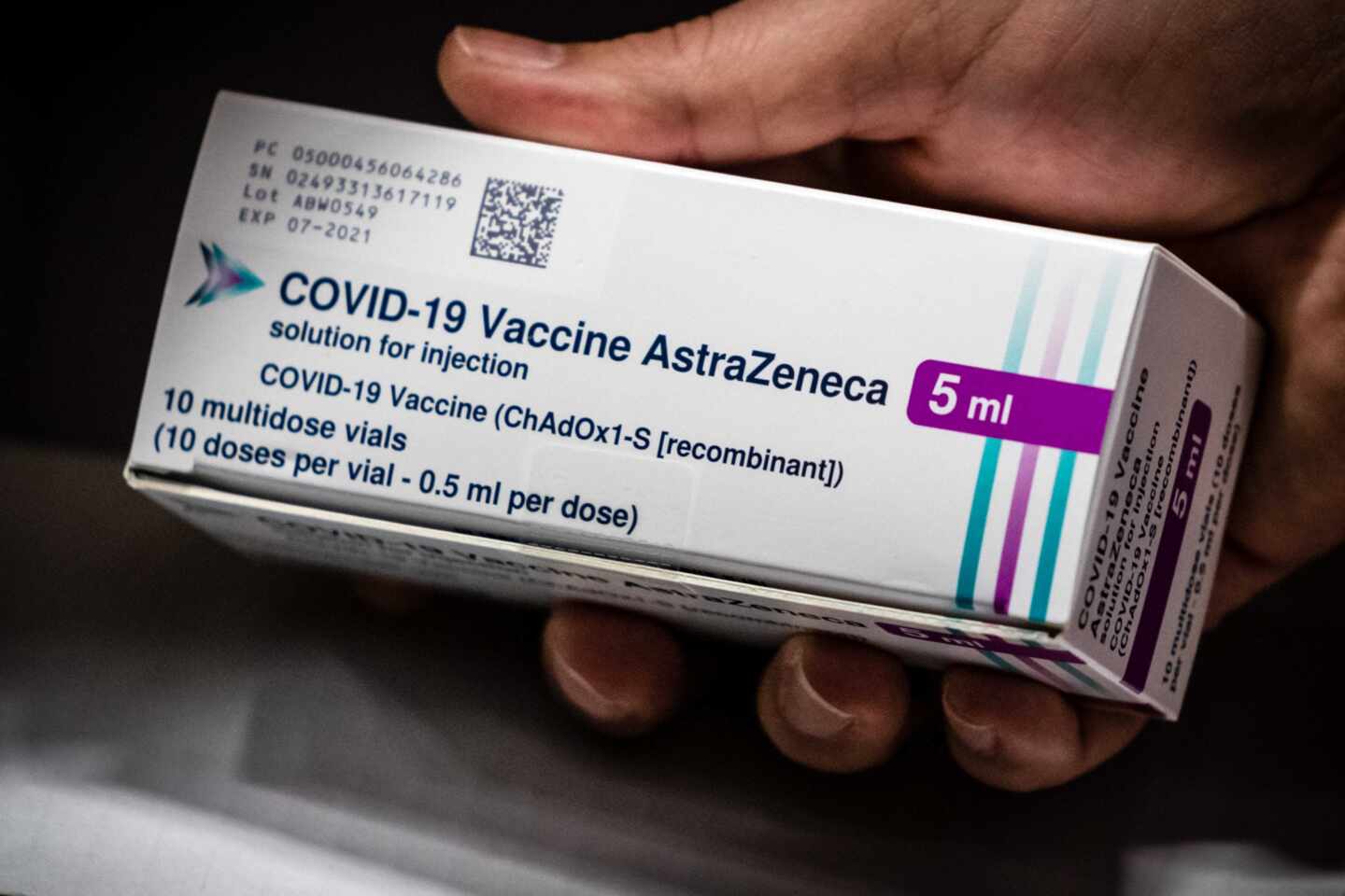 Caja de la vacuna AstraZeneca.