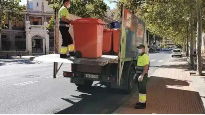 Valencia instalará contenedores para reciclar el aceite doméstico en todos los barrios y pueblos