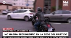 Un 'roquero' Edmundo Bal llega a Telemadrid en su Harley Davidson