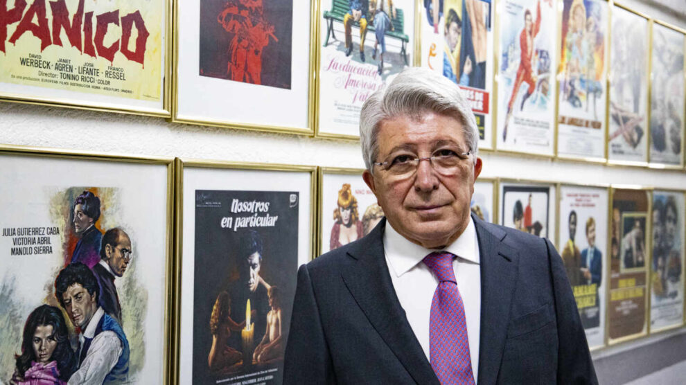 Enrique Cerezo, propietario de los derechos de miles de películas del cine español, posa para El Independiente