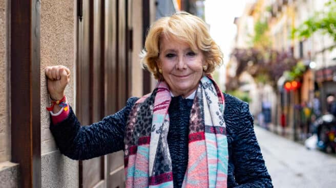 Esperanza Aguirre posa para El Independiente en la calle Echegaray de Madrid