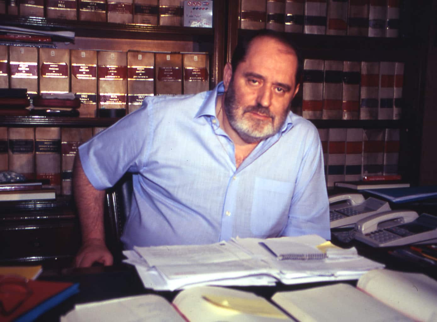 El abogado Emilio Rodríguez Menéndez, en una imagen de archivo en su despacho.