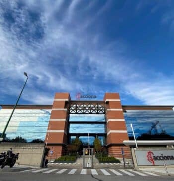 La UCO registra las sedes de Acciona en Madrid y Bilbao, y [...]