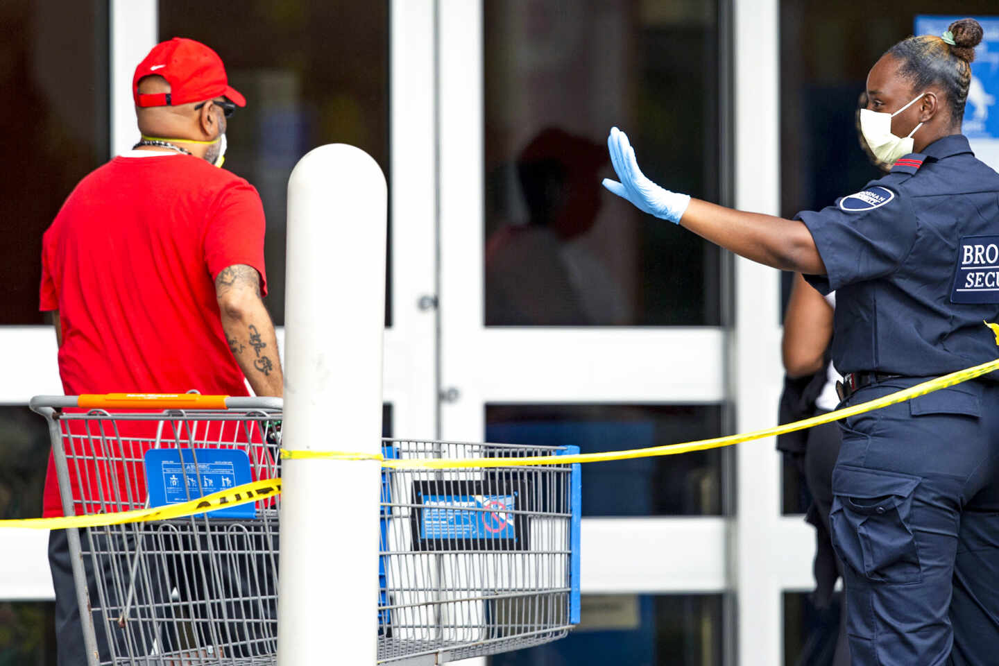 Control de seguridad por el coronavirus en Miami.