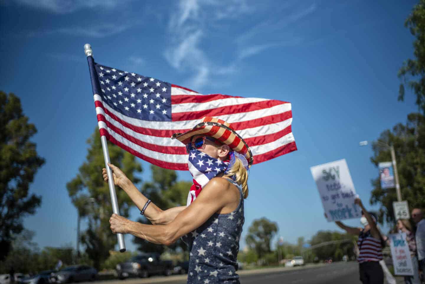 Manifestación contra los confinamientos en Santa Clarita (California).