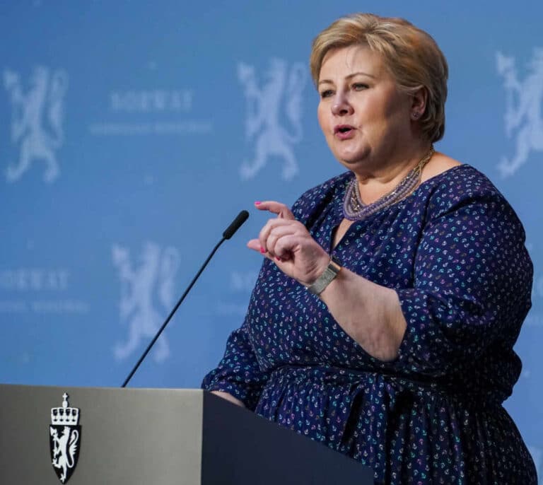 La primera ministra noruega, multada con 2.000 euros por violar sus propias restricciones
