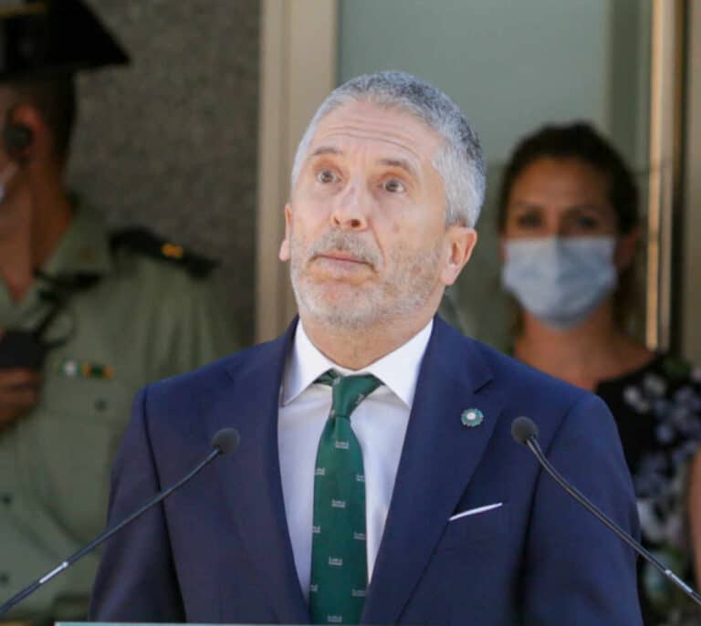 Marlaska, Pablo Iglesias y la directora de la Guardia Civil reciben una carta amenazante con balas en su interior