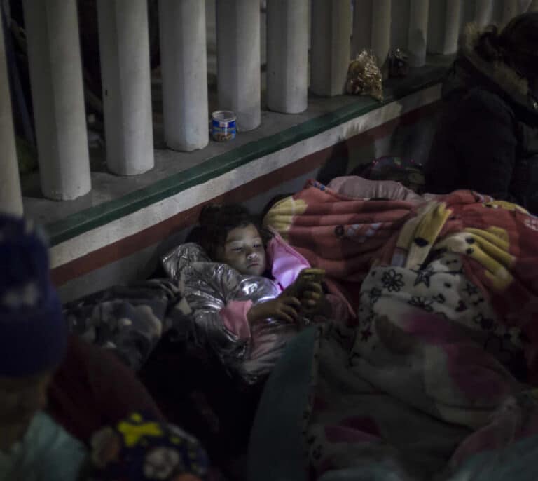 Dos niñas ecuatorianas, arrojadas a EEUU desde la valla de la frontera con México