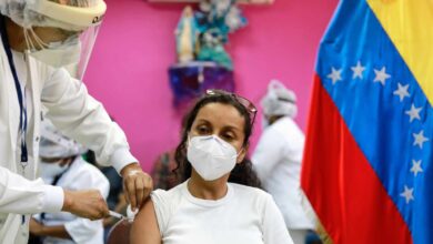 El representante de Guaidó pacta con Madrid la vacunación de venezolanos que no están en el sistema de salud