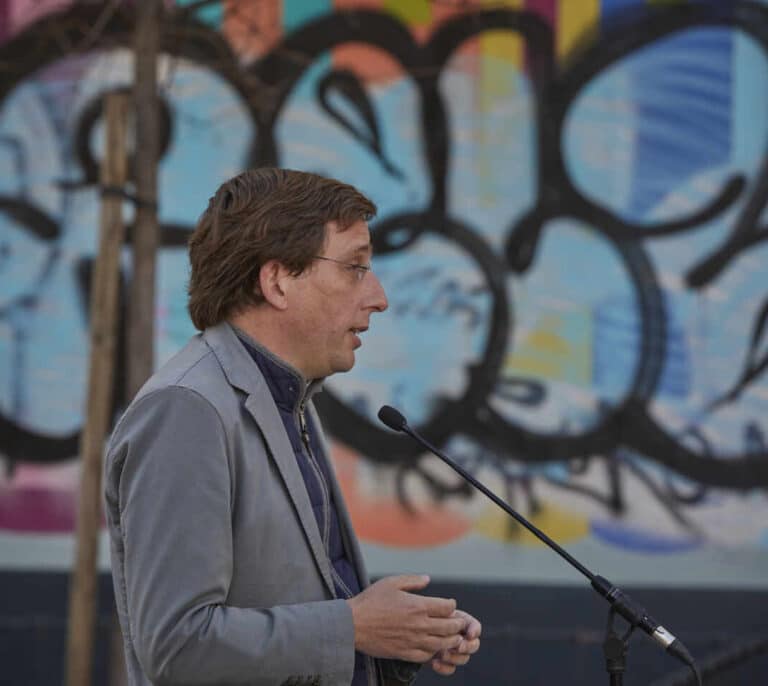 Almeida critica el "daño a Madrid" que hacen los partidos que dicen que los franceses son "una panda de borrachos"