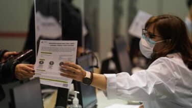 Así es el consentimiento que deben dar quienes deseen repetir con AstraZeneca