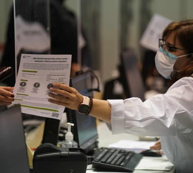 Así es el consentimiento que deben dar quienes deseen repetir con AstraZeneca