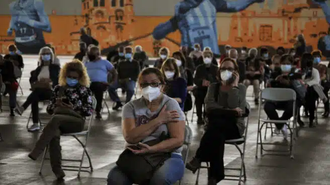 La pandemia sigue retrocediendo en España con una nueva caída de la incidencia
