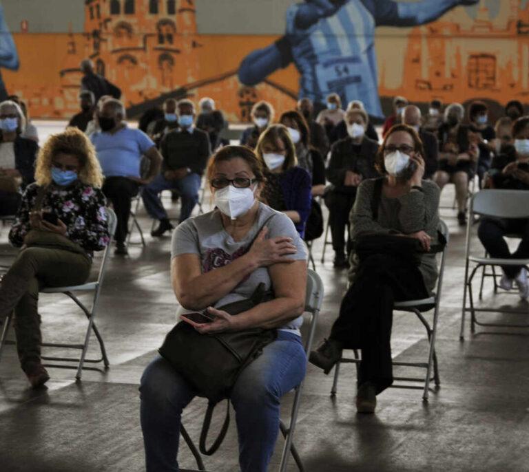 La pandemia sigue retrocediendo en España con una nueva caída de la incidencia