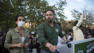 Abascal acusa a Iglesias de enviar "matones a sueldo" a Vallecas tras la detención de dos escoltas