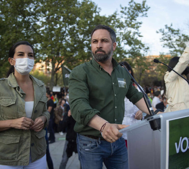 Abascal acusa a Iglesias de enviar "matones a sueldo" a Vallecas tras la detención de dos escoltas