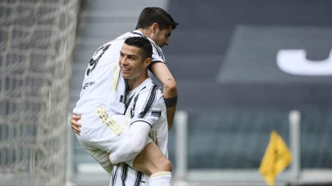 Cristiano Ronaldo y Álvaro Morata celebran un gol de la Juventus de Turín en un partido de la Serie A