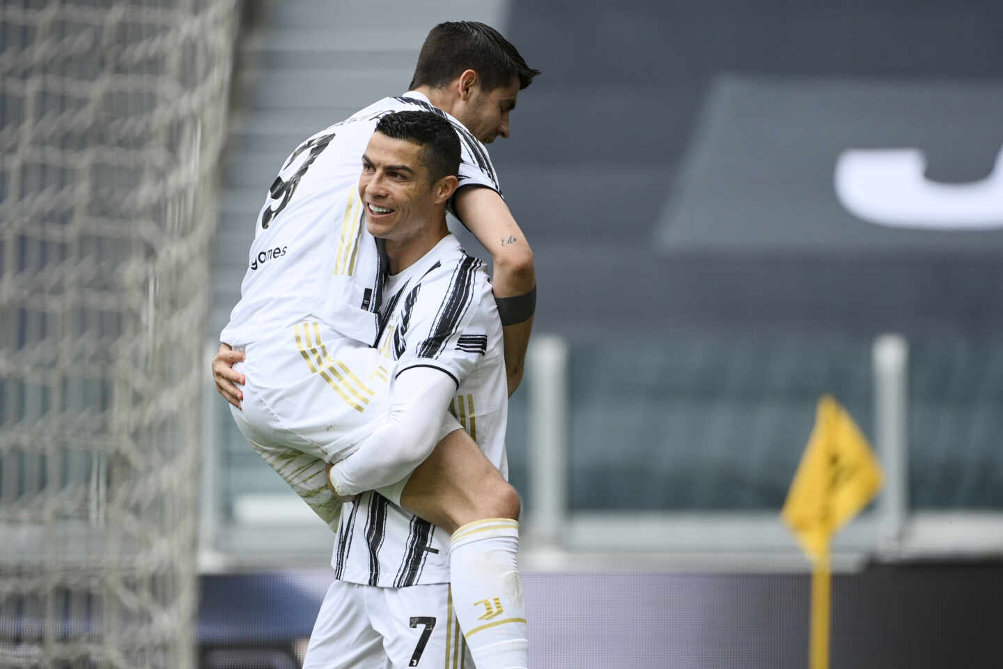 Cristiano Ronaldo y Álvaro Morata celebran un gol de la Juventus de Turín en un partido de la Serie A