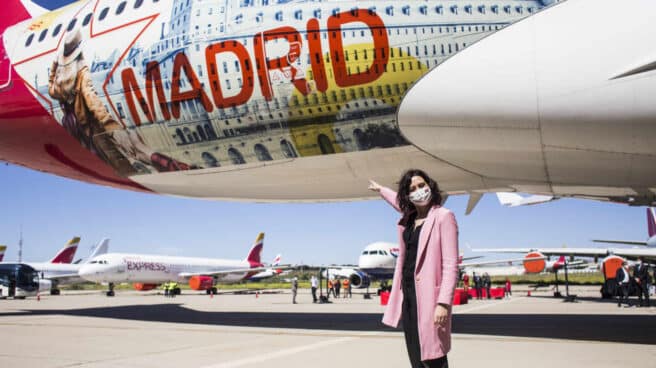 Isabel Díaz Ayuso durante la presentación del avión de la compañía Iberia con la imagen de la Comunidad de Madrid