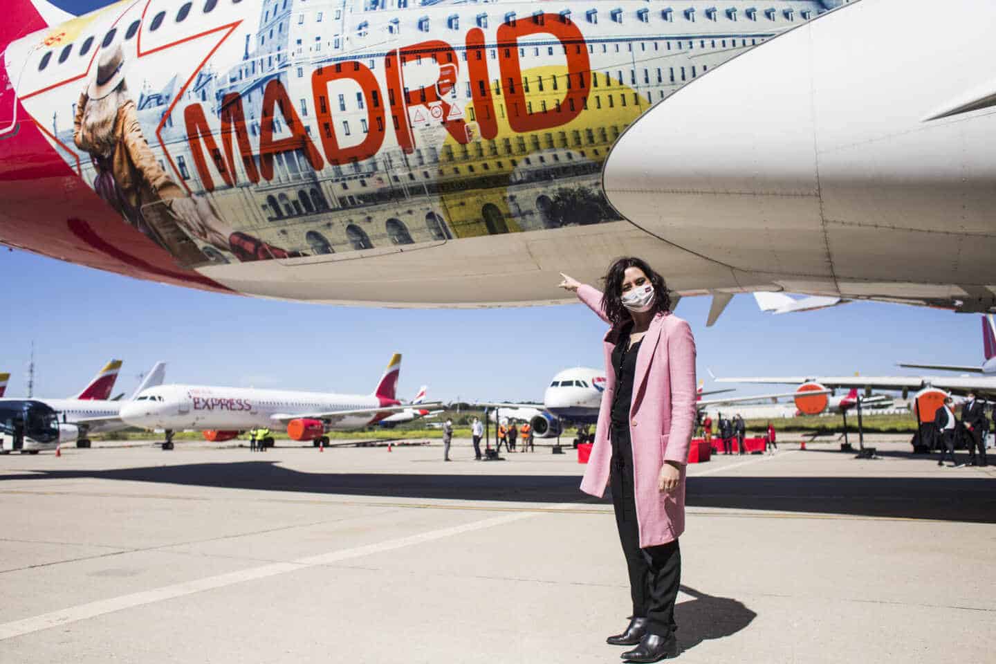 Isabel Díaz Ayuso durante la presentación del avión de la compañía Iberia con la imagen de la Comunidad de Madrid