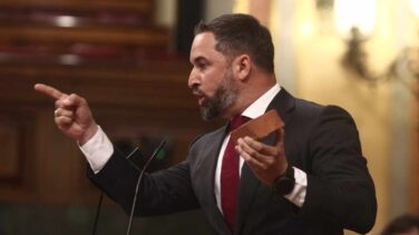 Hablar bajito con el adoquín en la cabeza