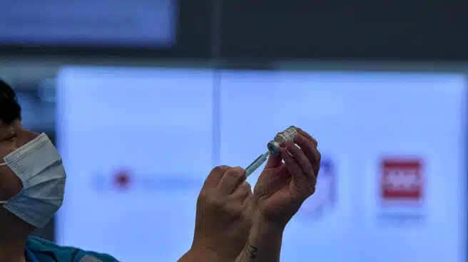 Bruselas demanda a AstraZeneca por los retrasos en la entrega de vacunas