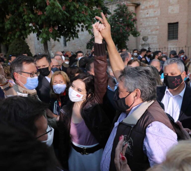 Ayuso bromea sobre Iglesias: "Lo que una Ayuso que no lo separe Galapagar"