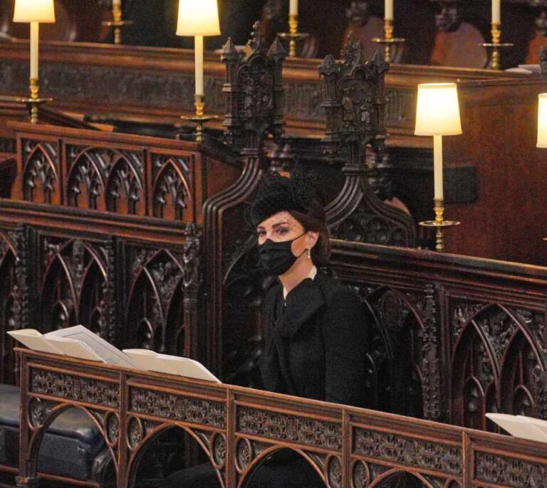 Kate Middleton luce las joyas de la Reina en el funeral del Duque de Edimburgo
