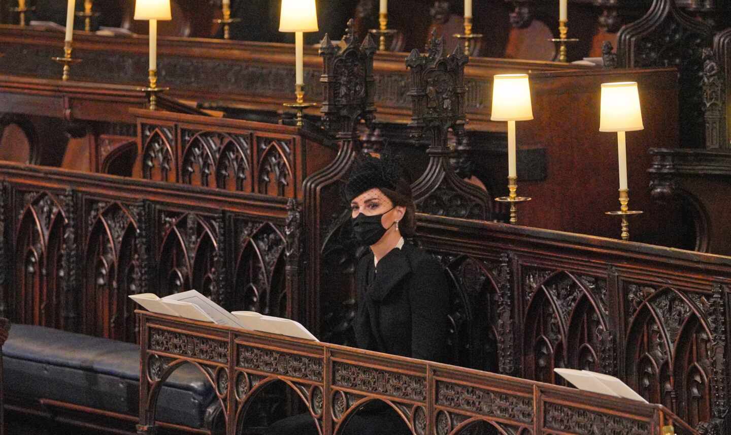 Kate Middleton luce las joyas de la Reina en el funeral del Duque de Edimburgo