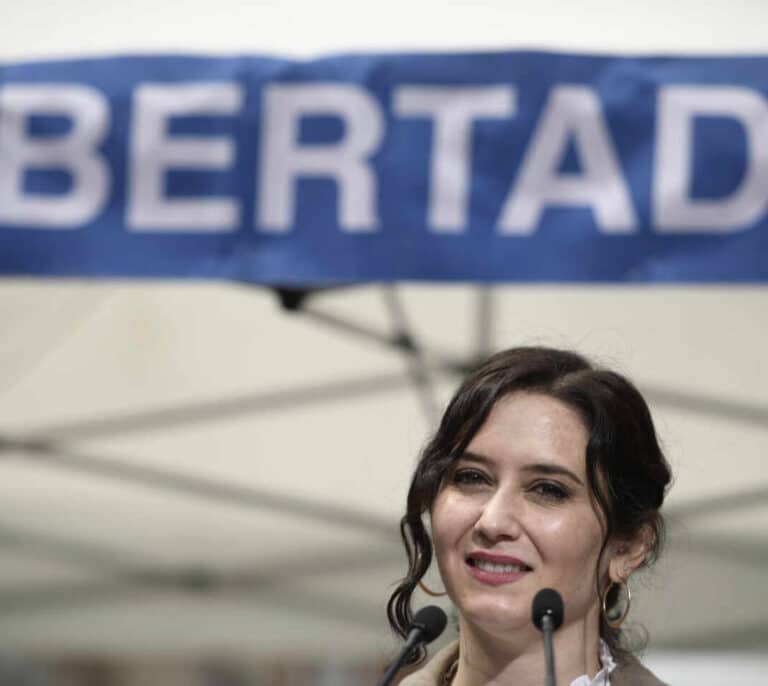 Seis errores de la oposición que pueden darle a Ayuso la mayoría absoluta