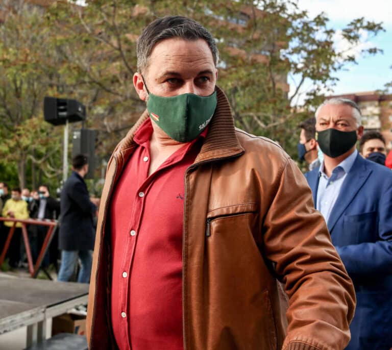 Abascal a Ábalos sobre retirar la cartelería: "Que vaya y que los quite, que le hace falta un poco de ejercicio"