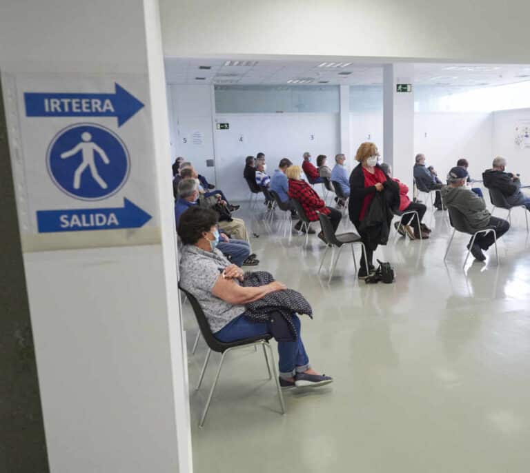 Sube levemente la incidencia en España hasta 235 al mismo tiempo que descienden los fallecidos