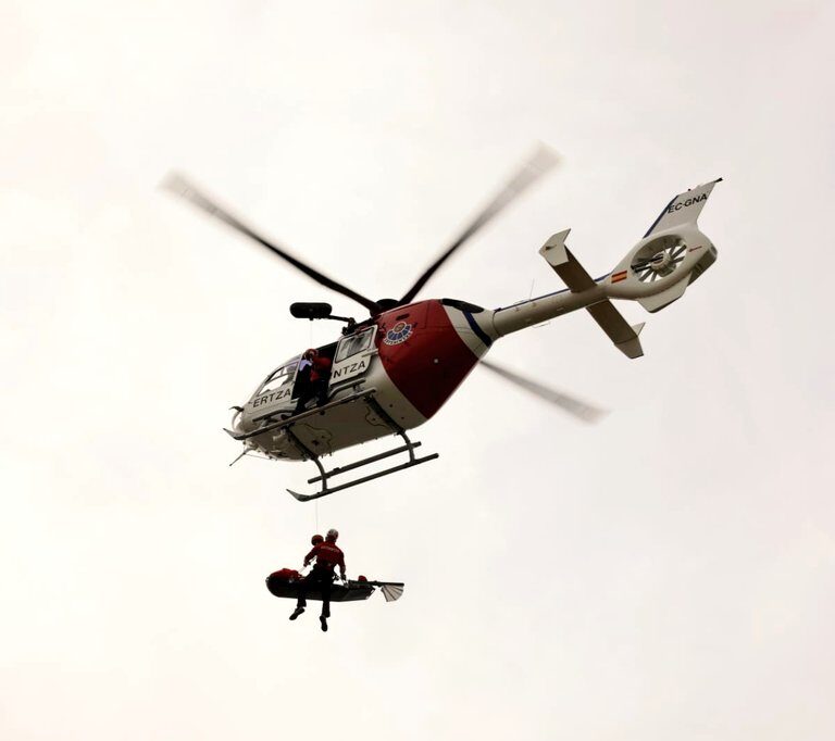 Euskadi pagará hasta 15,8 millones por alquilar cinco años un helicóptero de rescate