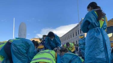 Herido grave un motorista de 32 años al chocar con un coche en la Plaza de Colón