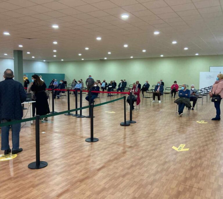 Carrefour, primera empresa de España en ceder espacios para vacunación del Covid