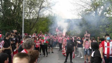 Cientos de aficionados despiden al Athletic desoyendo las llamadas a la prevención