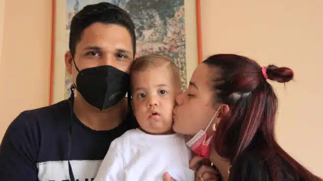 "Para operar a nuestro hijo en Venezuela nos exigían el carné de la patria"