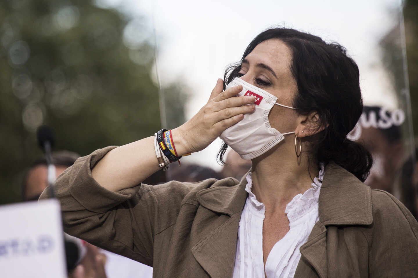 La presidenta de la Comunidad de Madrid, Isabel Díaz Ayuso, durante una visita al municipio de Fuenlabrada, en Madrid.