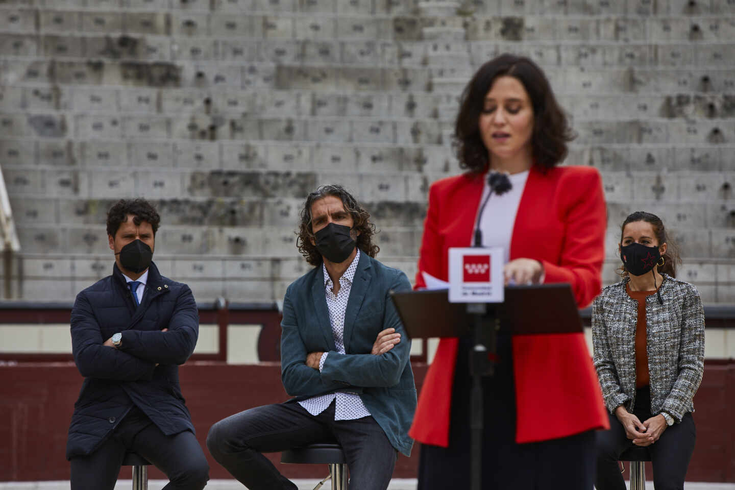 José Tomás escucha a Isabel Díaz Ayuso en Las Ventas.