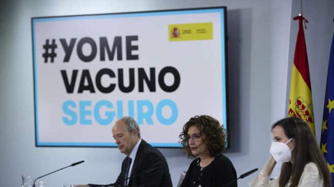 El Gobierno da luz verde a las CCAA para ampliar las ayudas a más sectores y a empresas con pérdidas en 2019 El ministro de Justicia, Juan Carlos Campo; la ministra portavoz y de Hacienda, María Jesús Montero; y la ministra de Derechos Sociales y Agenda 2030, Ione Belarra.