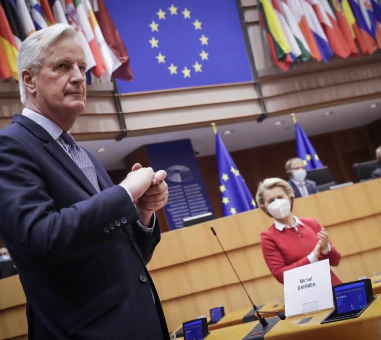 El Parlamento Europeo aprueba el acuerdo comercial con Reino Unido tras el Brexit