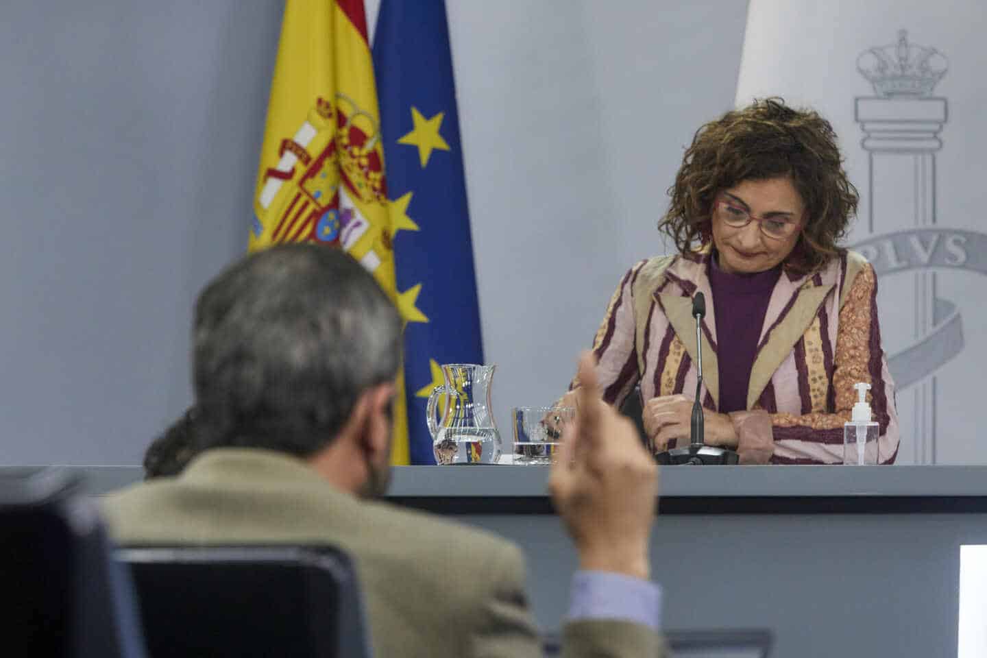 La ministra de Hacienda y portavoz del Gobierno, María Jesús Montero, interviene en una rueda de prensa tras una reunión del Consejo de Ministros.