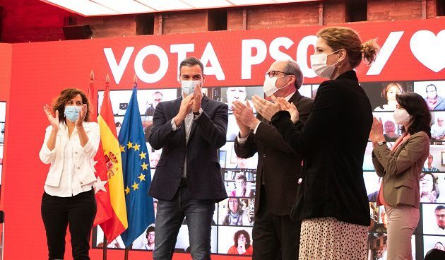Sánchez y Gabilondo, en el acto electoral de Ferraz para el 4-M. Sánchez y Gabilondo, en el acto electoral de Ferraz para el 4-M.