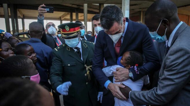 Pedro Sánchez, en el Colegio Salesiano de Luanda (Angola).