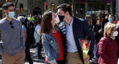 Sant Jordi 2021: Barcelona se reencuentra bajo la mascarilla