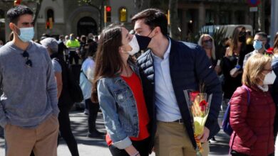 Sant Jordi 2021: Barcelona se reencuentra bajo la mascarilla