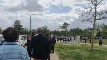 Un bulo lleva a miles de personas a ir a vacunarse sin cita en Sevilla