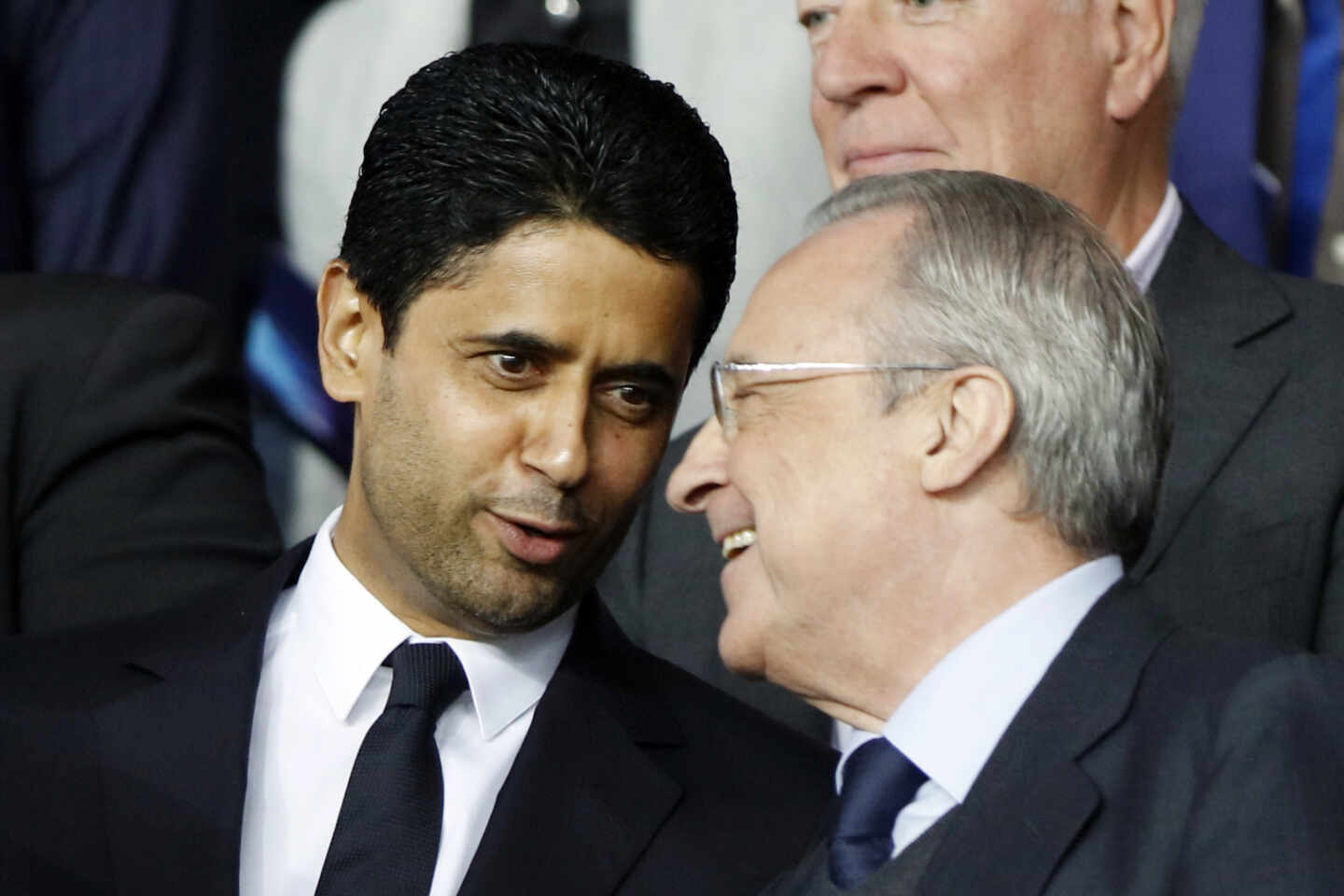 Los presidentes del PSG y Real Madrid, Nasser Al-Khelaifi y Florentino Pérez, durante un partido de la Champions League en 2019